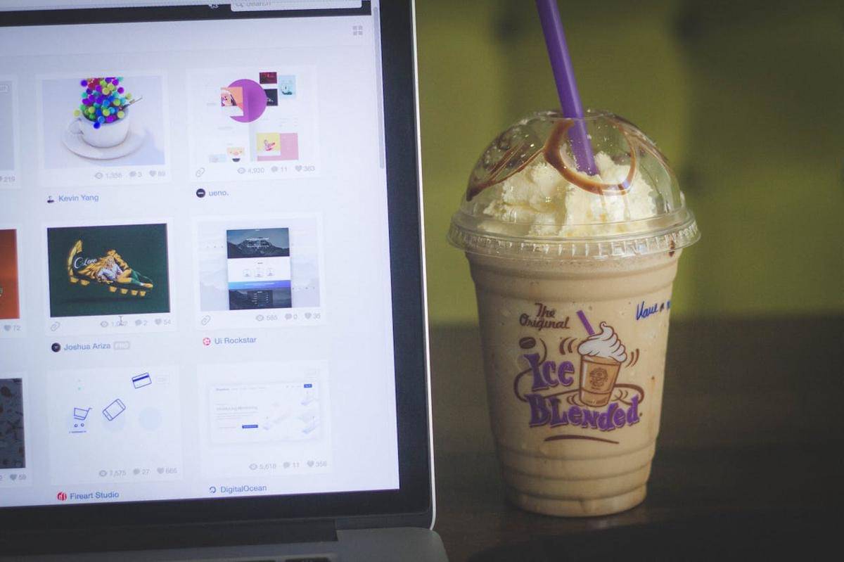 ilustrasi minuman iced tiramisu latte