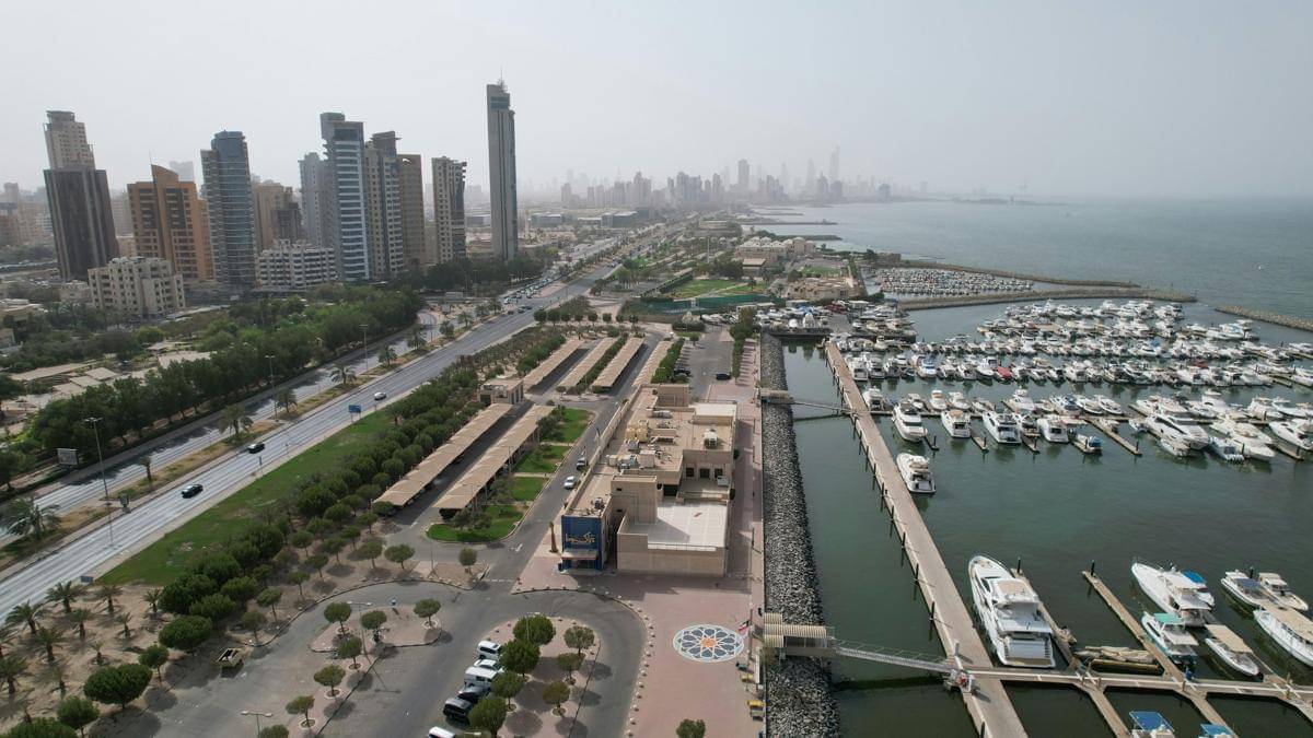 potret Kuwait, negara yang berbatasan dengan laut dan bergantung pada desalinasi sebagai sumber airnya