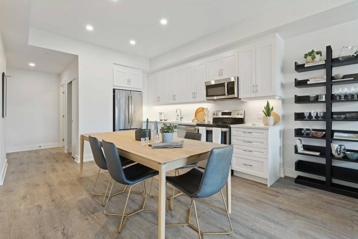 ilustrasi meja makan kayu