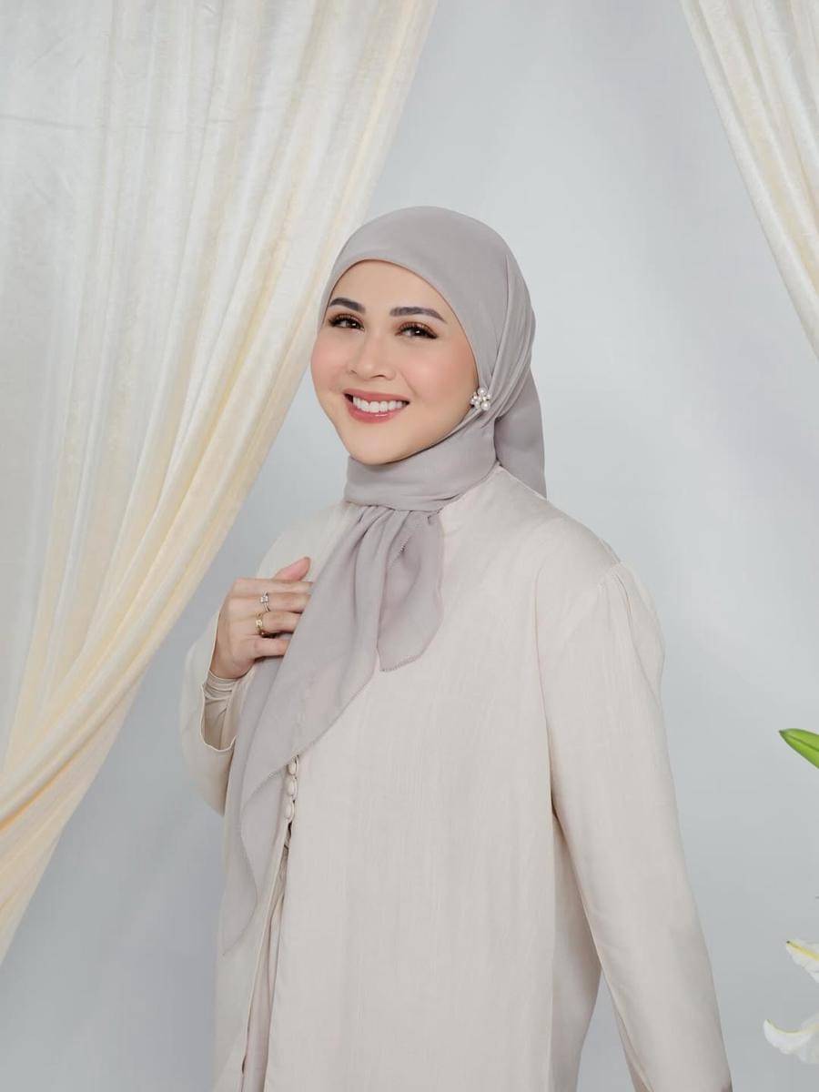 seleb jadi penyintas kanker payudara
