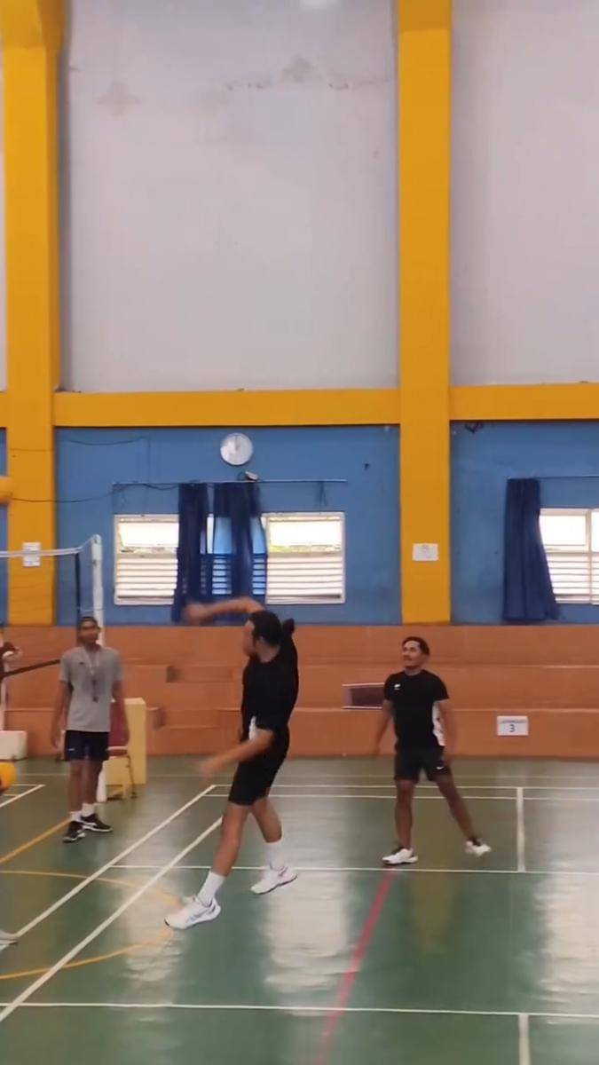 Widi Mulia temani Dwi Sasono latihan voli