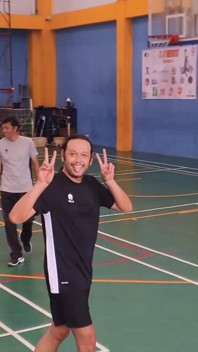 Widi Mulia temani Dwi Sasono latihan voli