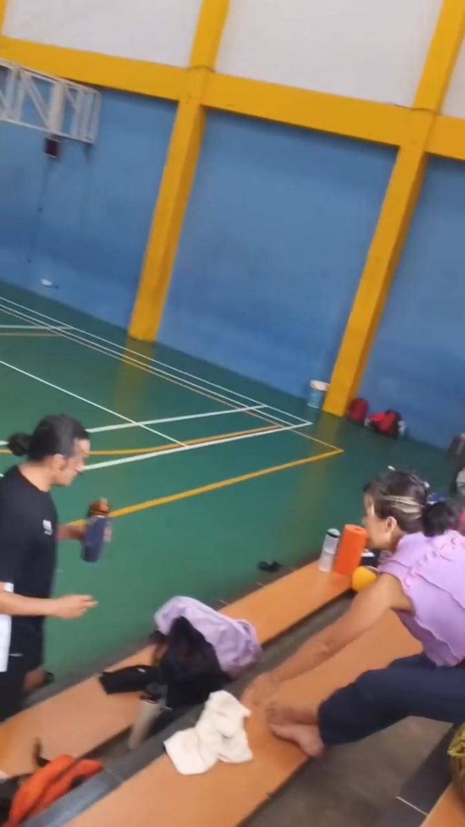Widi Mulia temani Dwi Sasono latihan voli