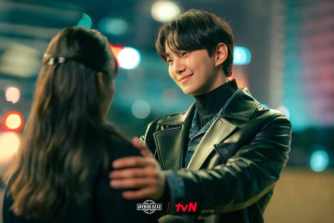 Kang Tae Poong (Lee Jun Ho) dalam drakor Typhoon Family 