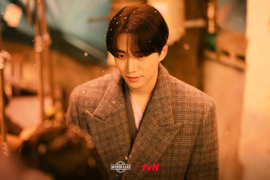 Kang Tae Poong (Lee Jun Ho) dalam drakor Typhoon Family