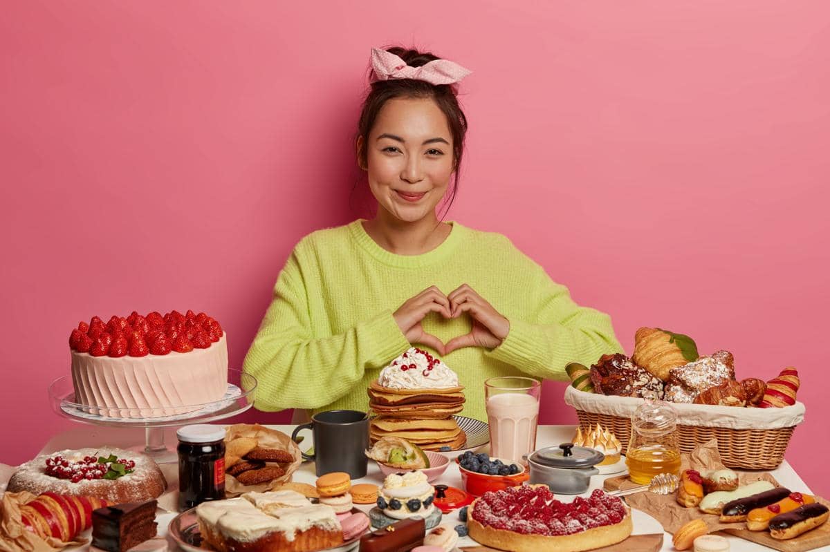 Makan Banyak demi Konten, Kenali Risiko Kesehatan Mukbang