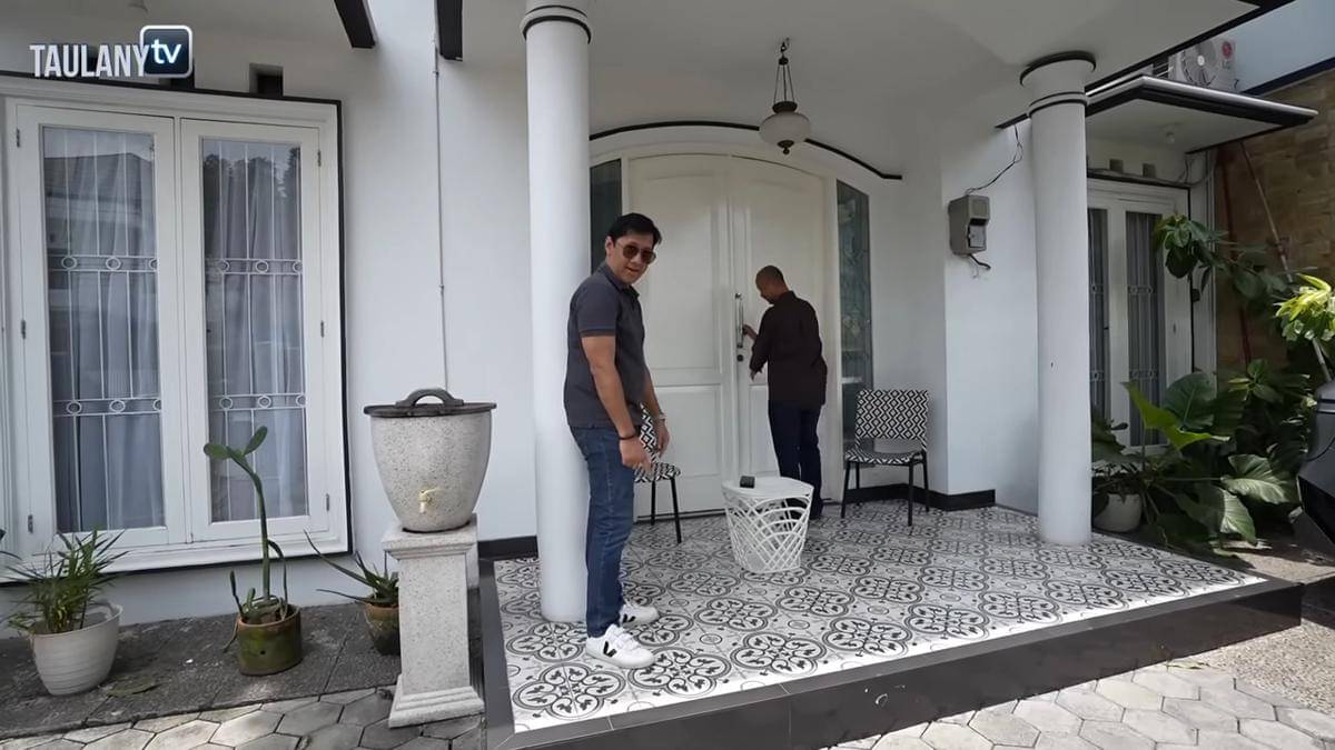 Potret rumah Fitra Eri