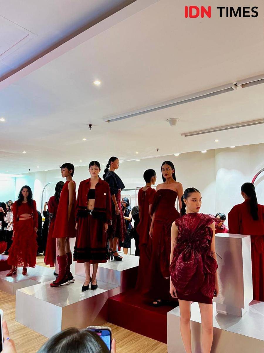 Media Gathering POND’S Age Miracle x Jakarta Fashion Week (JFW) 2026, bertajuk The Revival of Miracles di Dewi's Luxe Market, Plaza Indonesia, Jakarta Pusat pada Senin (20/10/2025) (IDN Times/Nisa Zarawaki)