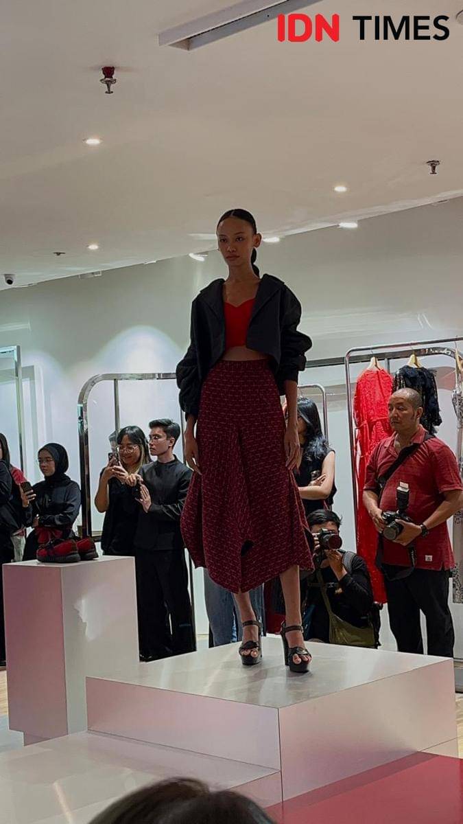 Media Gathering POND’S Age Miracle x Jakarta Fashion Week (JFW) 2026, bertajuk The Revival of Miracles di Dewi's Luxe Market, Plaza Indonesia, Jakarta Pusat pada Senin (20/10/2025) (IDN Times/Nisa Zarawaki)
