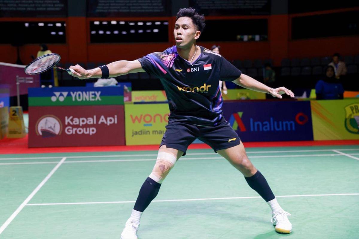 Pebulu tangkis tunggal putra Indonesia Yohanes Saut Marcellyno saat beraksi di Indonesia Masters 2025 BWF Super 100 di GOR PBSI Sumut, Selasa (21/10/2025) (dok.PBSI)