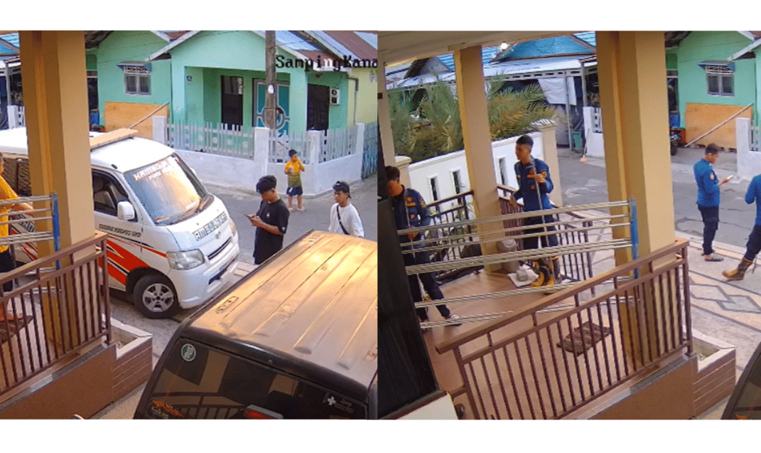 Ambulans dan Damkar di Banjarmasin datang ke rumah korban setelah menerima pesanan darurat dari pelaku pinjol fiktif, pada Selasa (14/10/2025). (CCTV/istimewa)