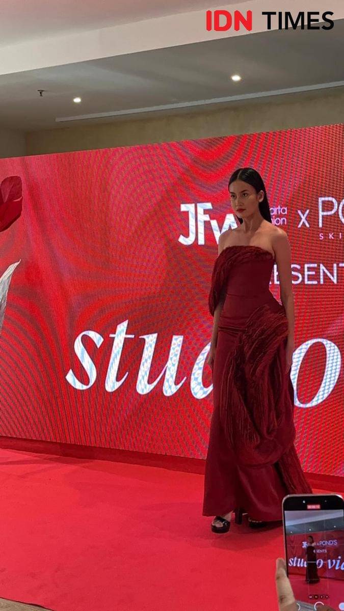 Media Gathering POND’S Age Miracle x Jakarta Fashion Week (JFW) 2026, bertajuk The Revival of Miracles di Dewi's Luxe Market, Plaza Indonesia, Jakarta Pusat pada Senin (20/10/2025) (IDN Times/Nisa Zarawaki)
