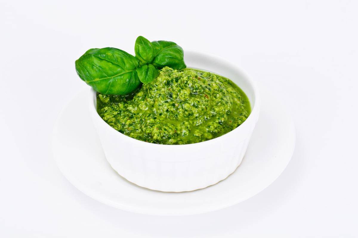 ilustrasi saus pesto kemangi