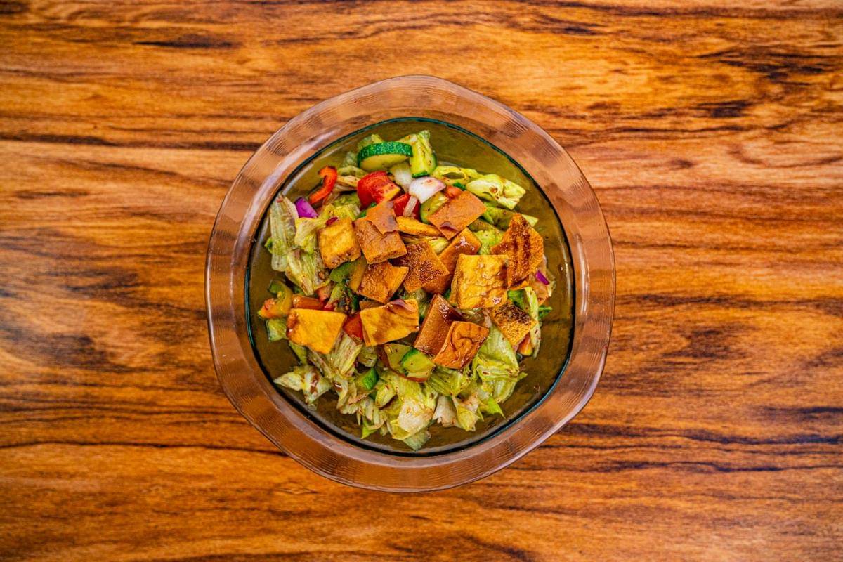 ilustrasi fattoush salad