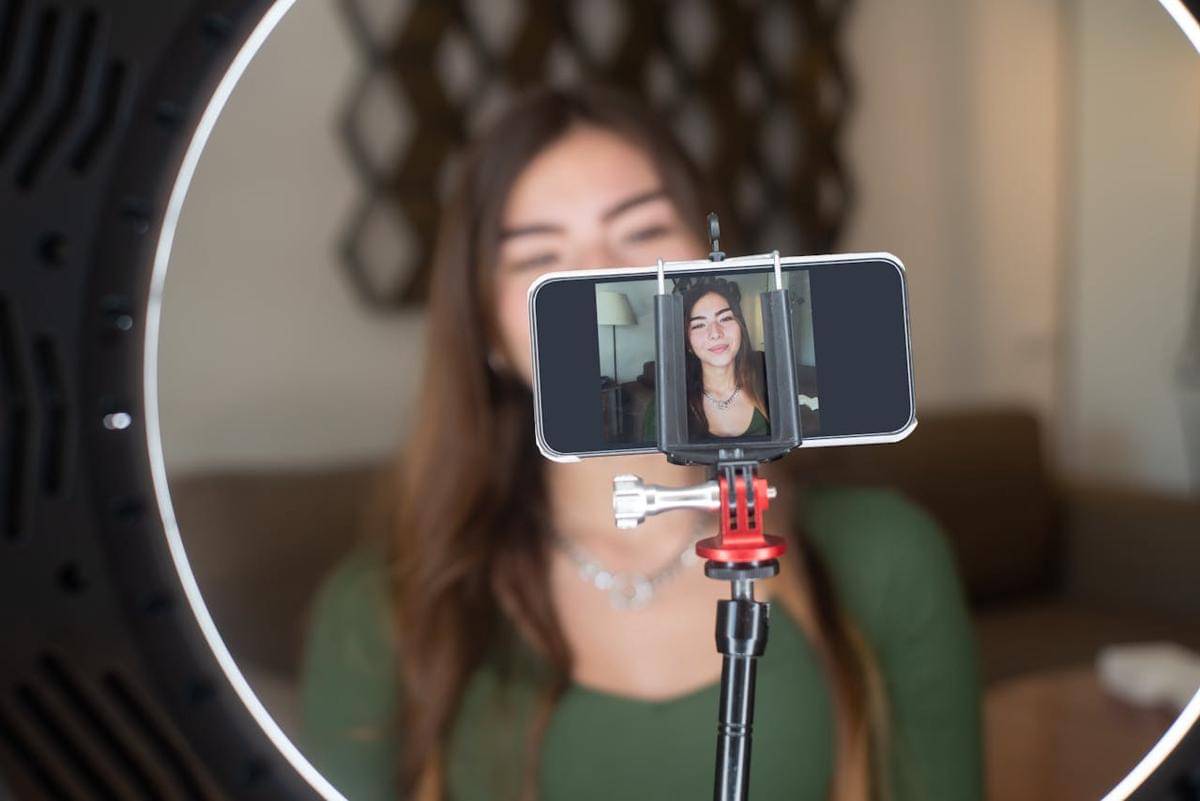 Seorang Host Live Streaming