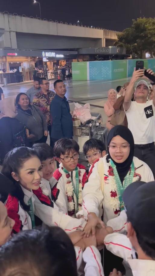 Kris Dayanti Pulang ke Indonesia usai Tanding Wushu (instagram.com/krisdayantilemos)