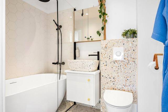 Kamar mandi dengan wastafel