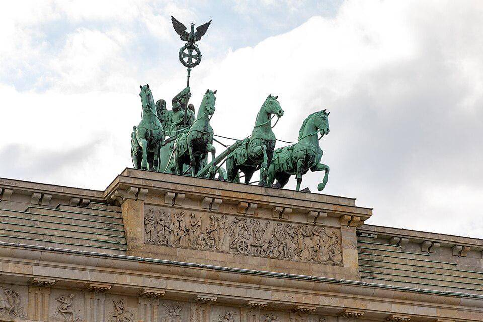 potret Patung Quadriga yang ada di atas Gerbang Brandenburg