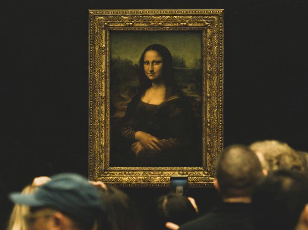 Lukisan Mona Lisa di Museum Louvre.