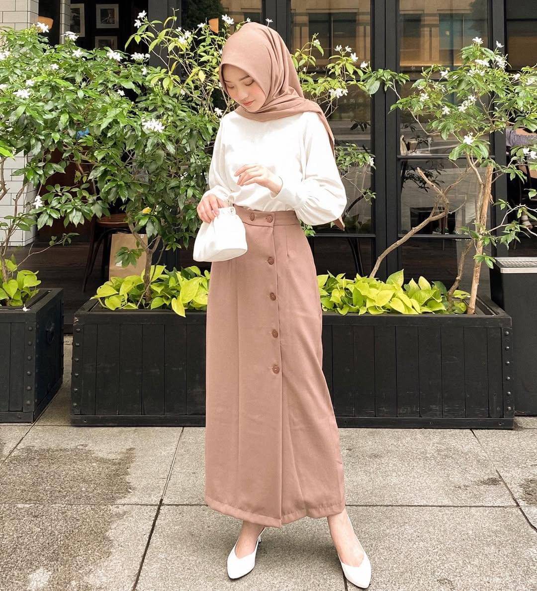 padu padan outfit hijab ala Jule