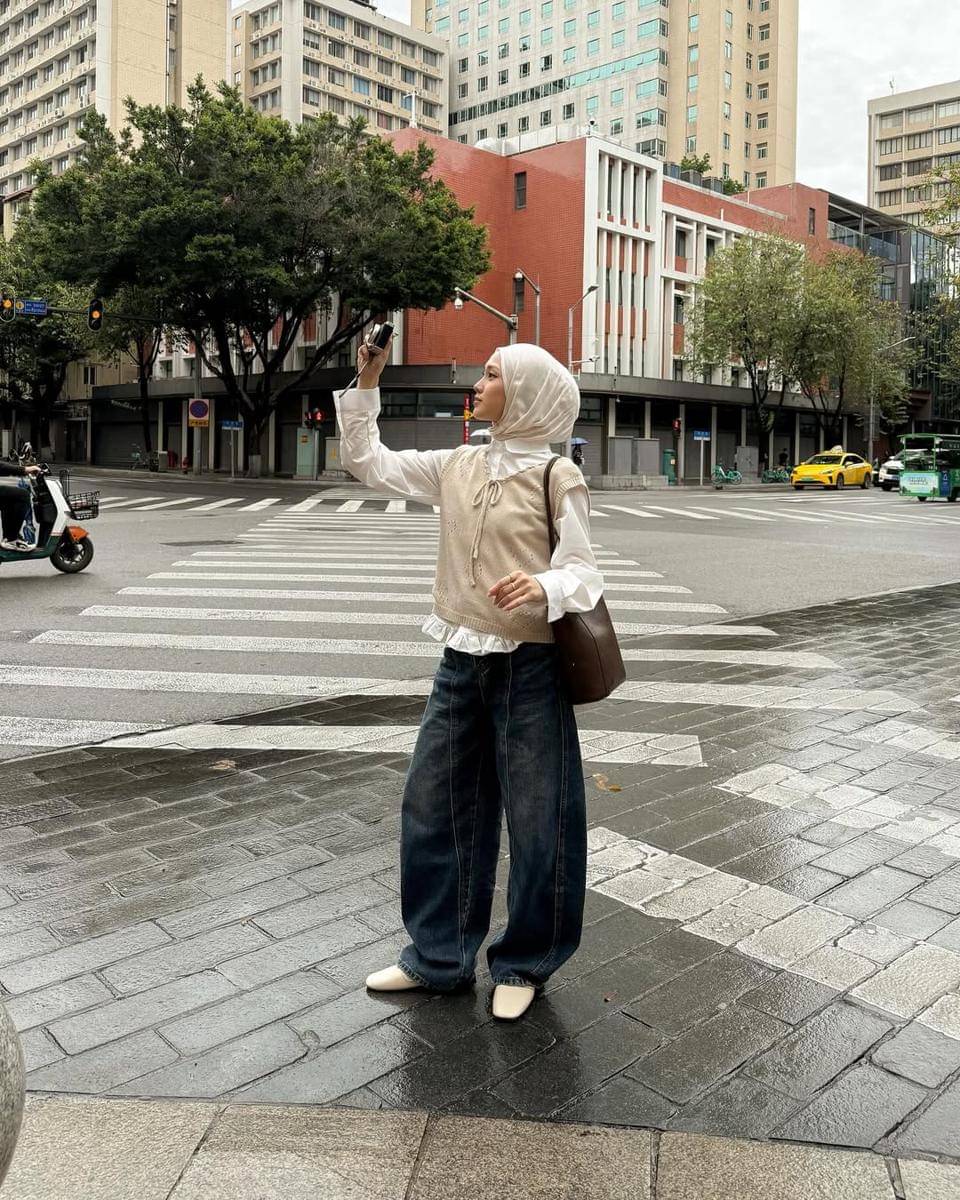 padu padan outfit hijab ala Jule