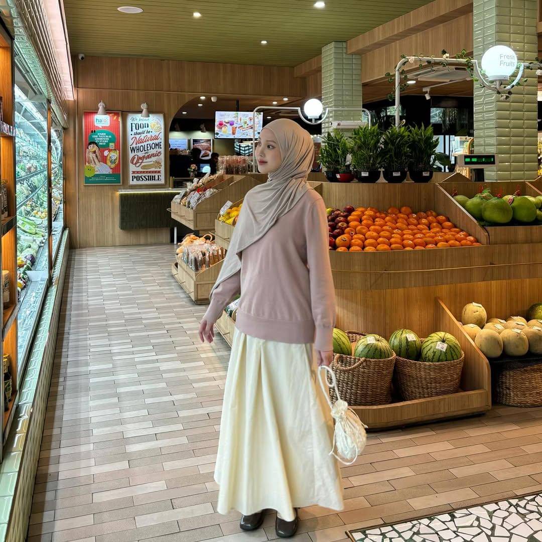 padu padan outfit hijab ala Jule