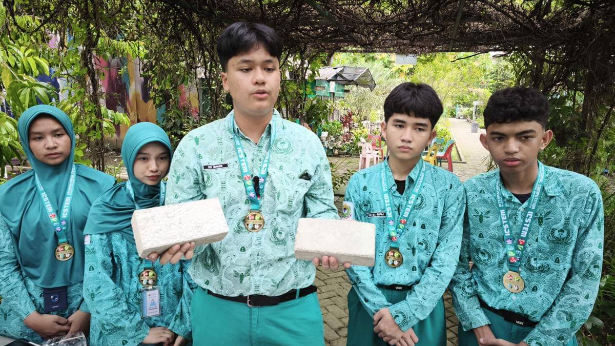 Temuan siswa SMA Shafiyyatul Amaliyyah Medan (IDN Times/Eko Agus Herianto)