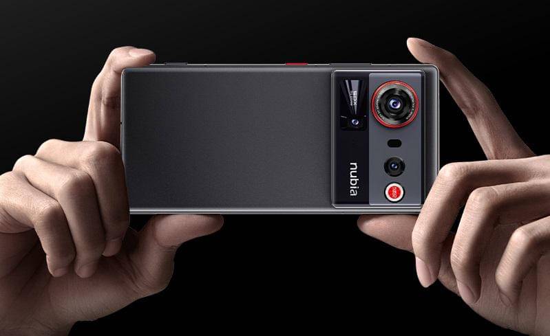 Tampilan sisi belakang ZTE nubia Z80 Ultra
