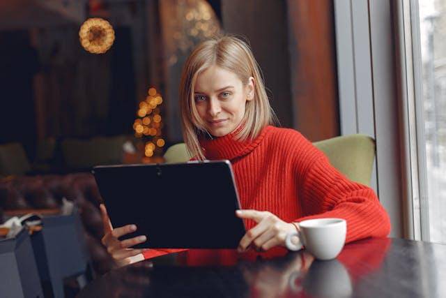 ilustrasi work from cafe