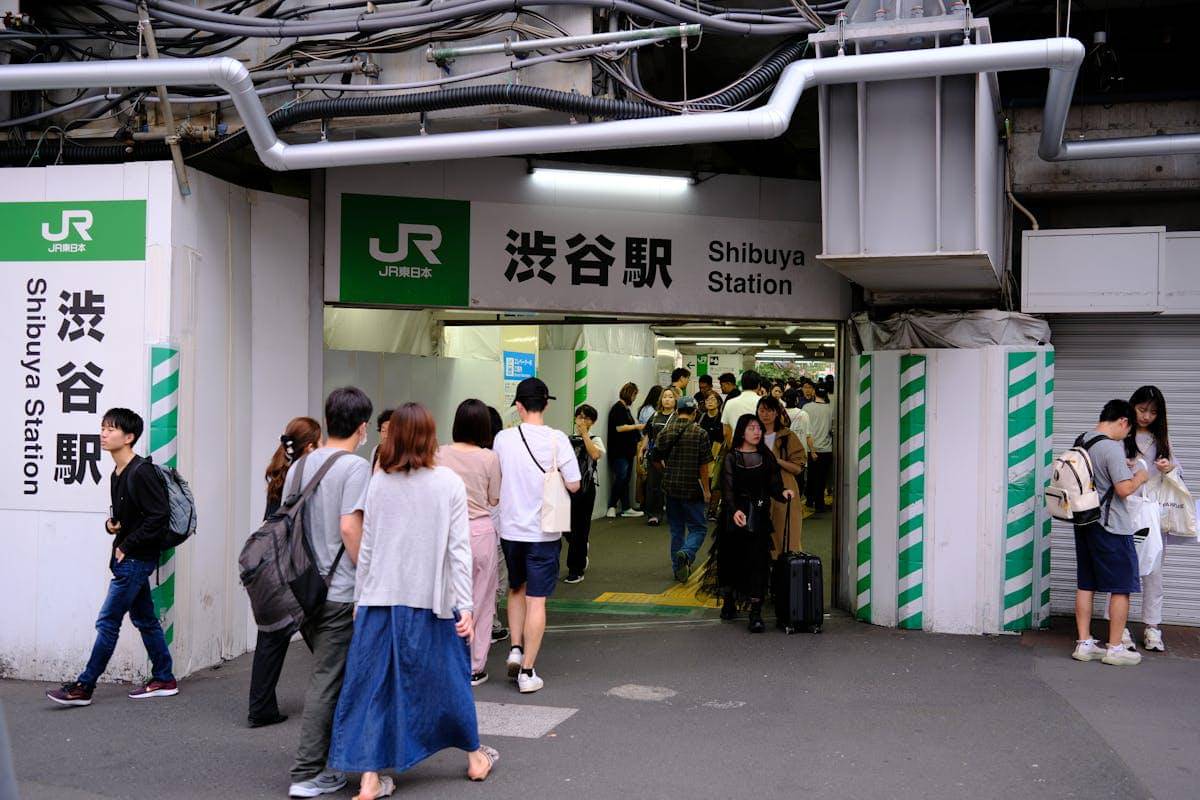 ilustrasi stasiun Shibuya Tokyo Jepang