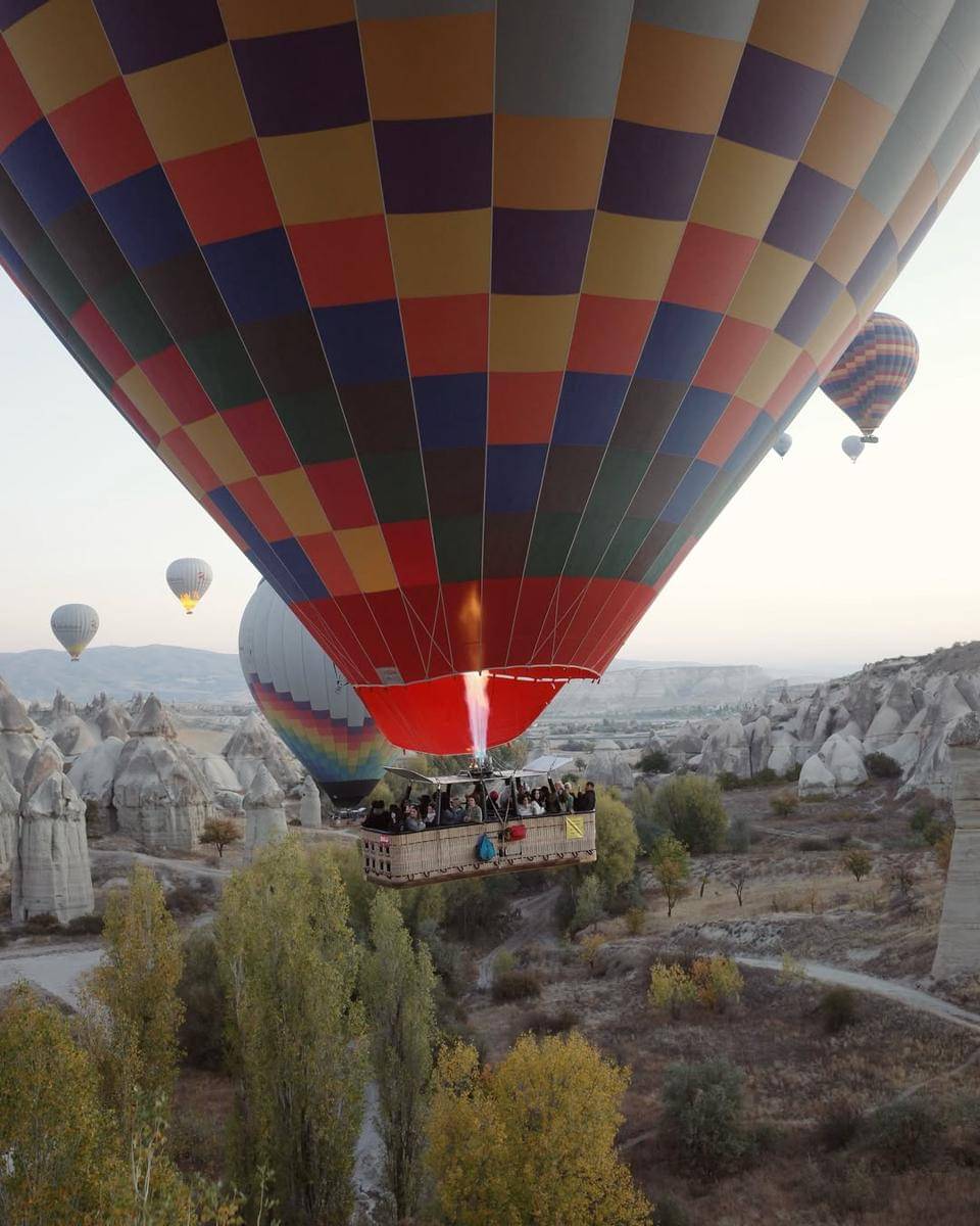 Yasmin Napper naik balon udara di Cappadocia