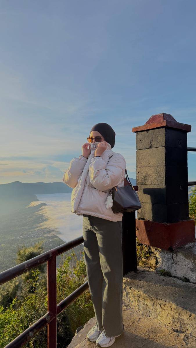 Dara Arafah liburan ke Gunung Bromo