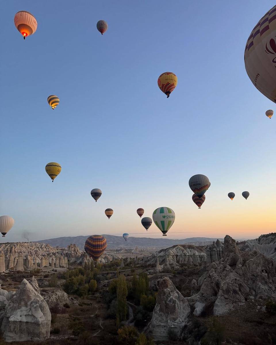 Yasmin Napper naik balon udara di Cappadocia