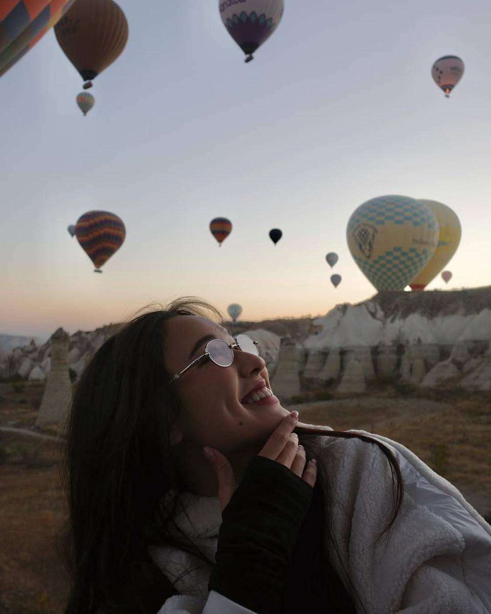Yasmin Napper naik balon udara di Cappadocia
