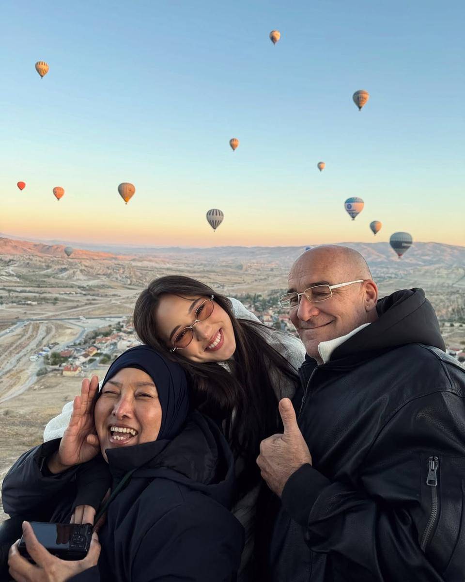 Yasmin Napper naik balon udara di Cappadocia
