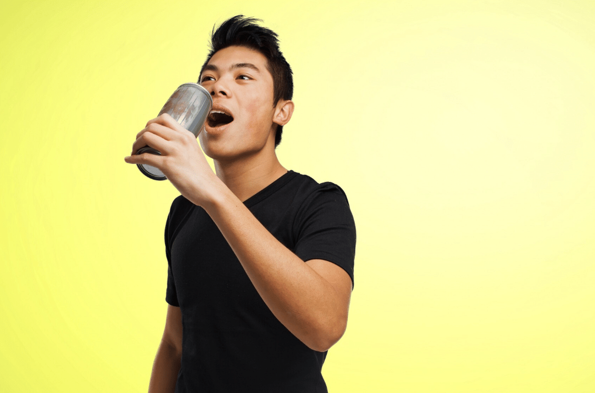 minum minuman berenergi