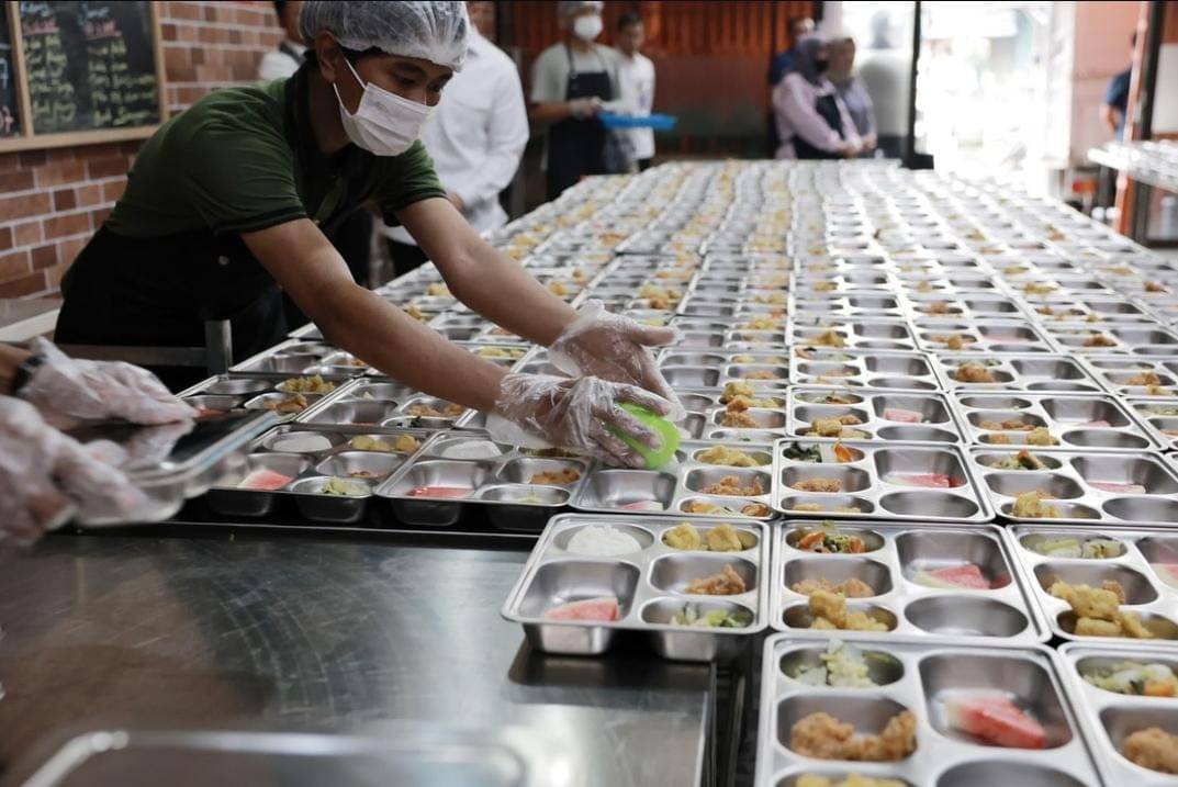 Bapak Prabowo Meninjau Langsung Pelaksanaan Program Makan Bergizi Gratis di Jakarta
