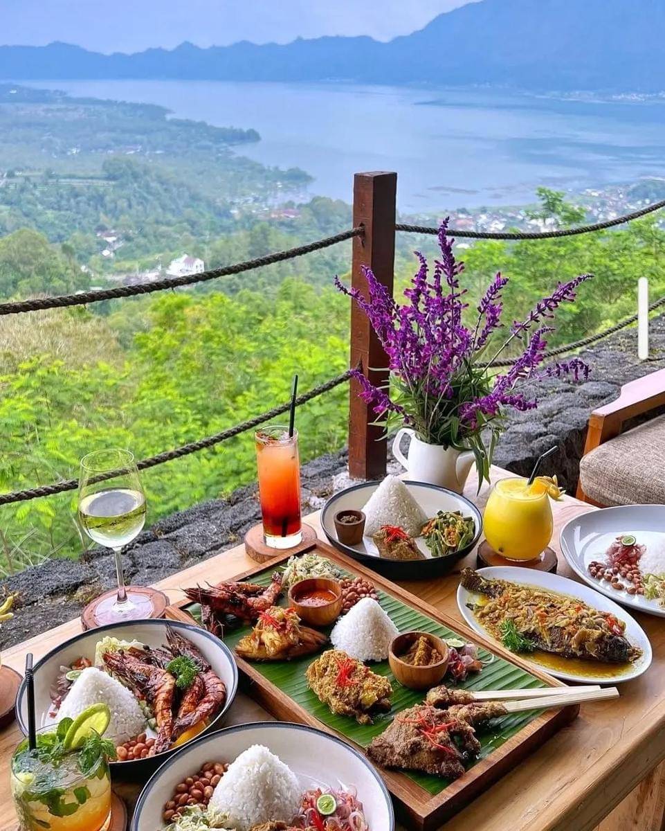 berbagai menu di Lakeview Restaurant