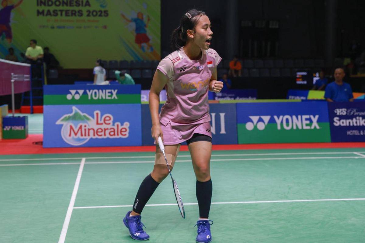 Pebulutangkis muda Indonesia Mutiara Ayu Puspitasari saat berlaga di Indonesia Masters BWF Super 100 di GOR PBSI Sumut, Rabu (22/10/2025) (dok.PBSI)