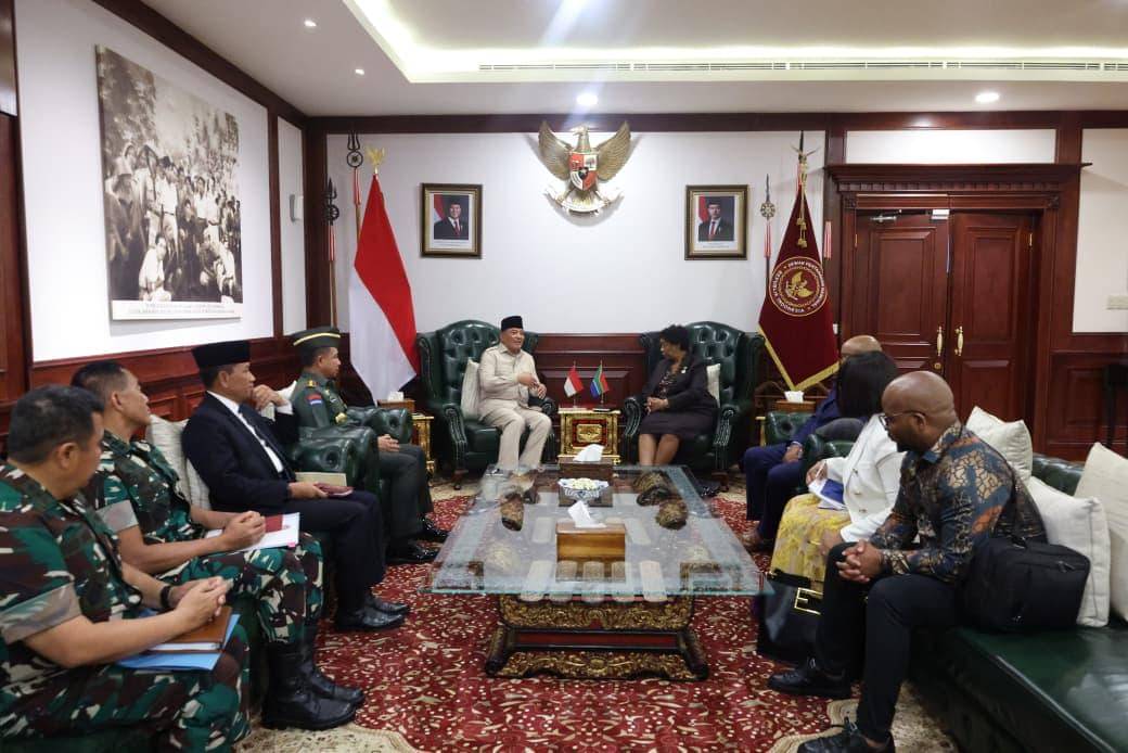 Kemhan menerima kunjungan Menhan Afrika Selatan