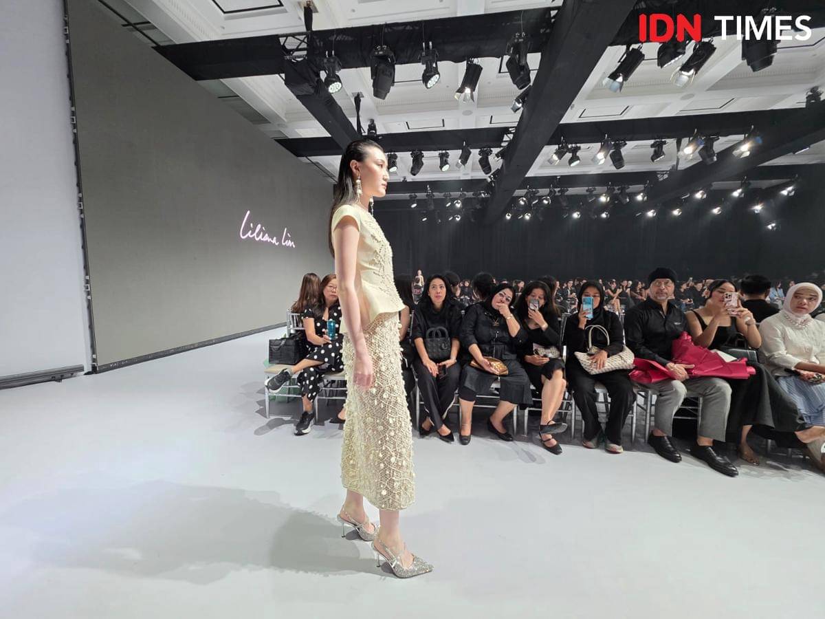 LOUVELL, koleksi Ready-to-Wear Deluxe 2025/2026 Liliana Lim yang ditampilkan dalam Langham Fashion Soiree 2025. 21 Oktober 2025. (IDN Times/M. Tarmizi Murdianto)