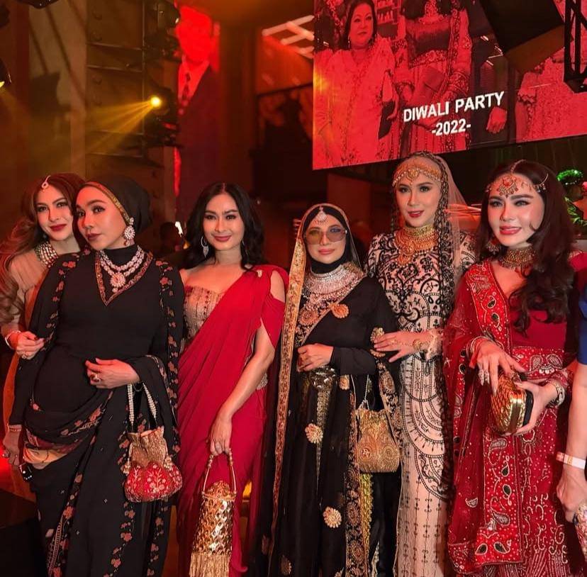 potret artis di pesta Diwali Raam Punjabi