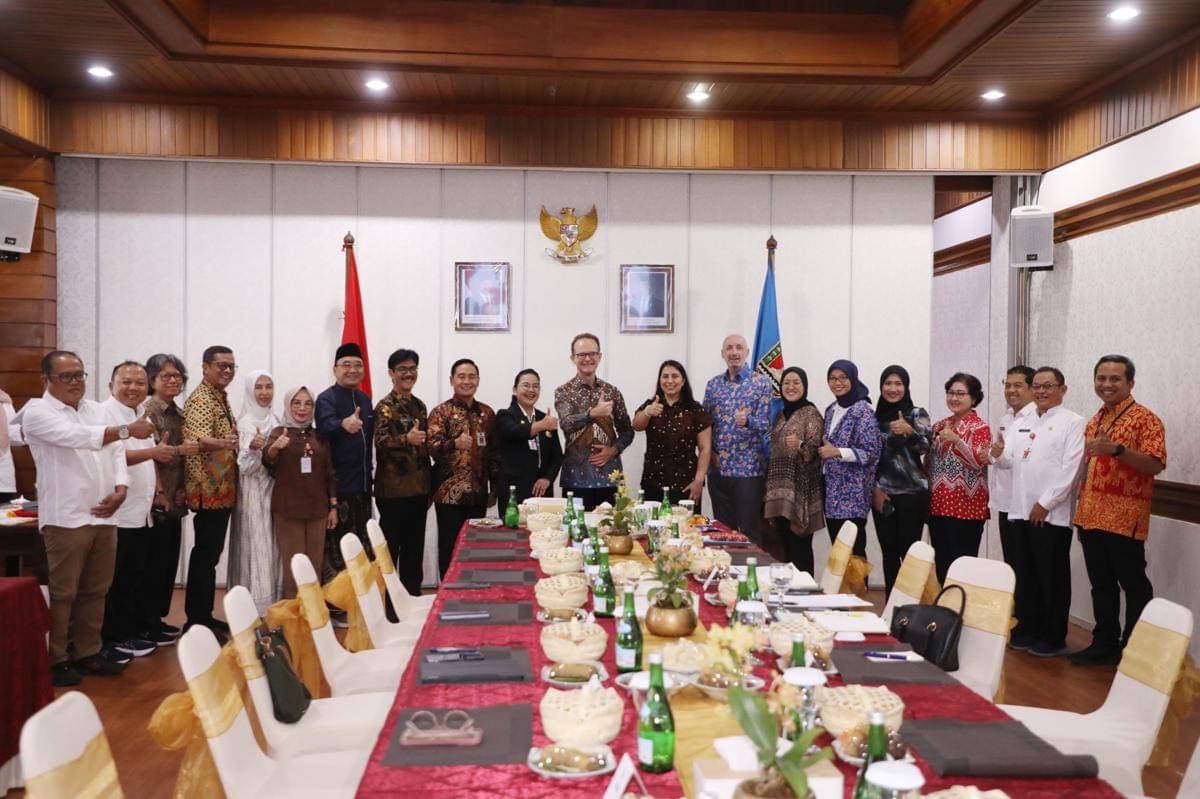 dubes inggris, wali kota