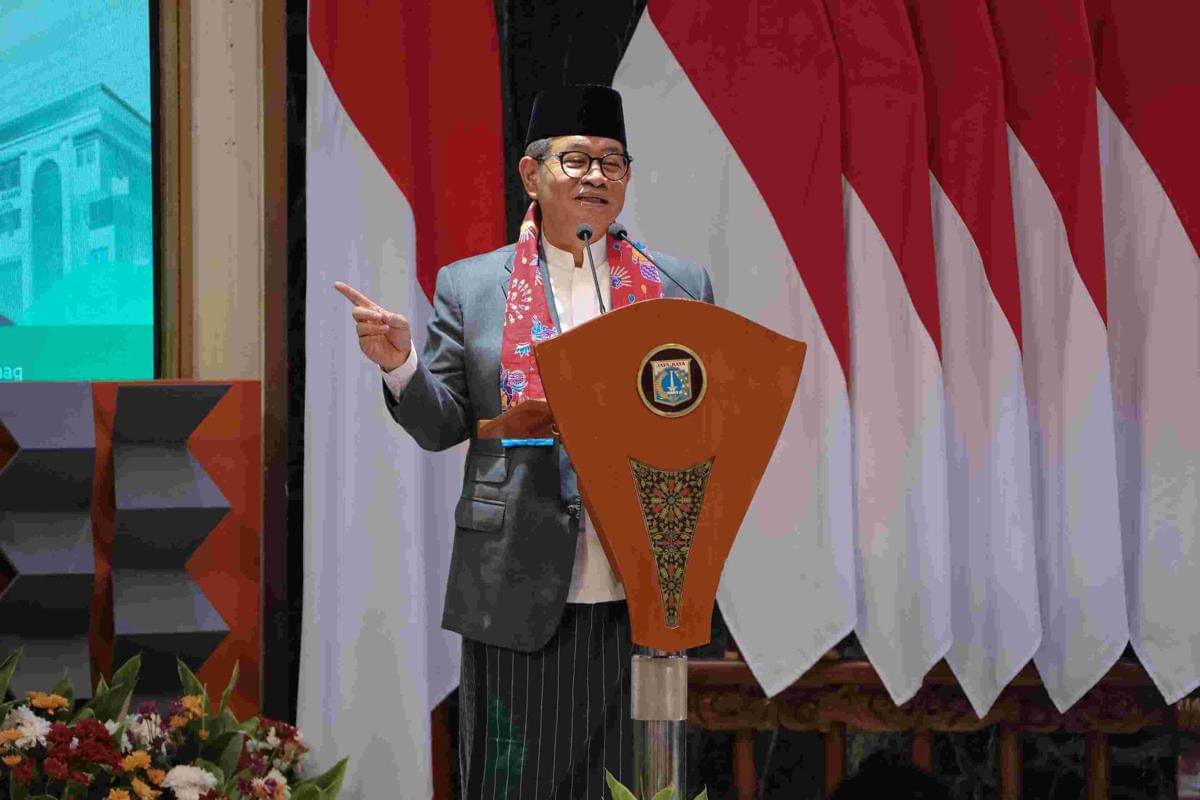 Gubernur DKI Jakarta, Pramono Anung, saat menghadiri silaturahmi peringatan Hari Santri 2025 bertema "Mengawal Indonesia Merdeka Menuju Peradaban Dunia" di Balai Kota DKI Jakarta, pada Rabu (22/10/2025). (Dok. Pemprov DKI Jakarta).