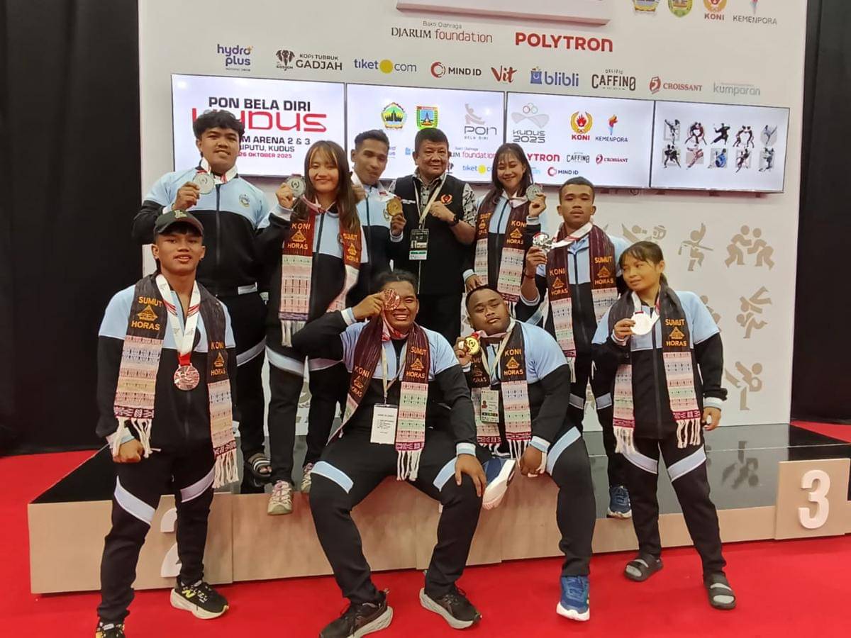 Tim sambo Sumut bersama pengurus KONI Sumut menutup PON Bela Diri dengan capaian manis (dok.SIWO PWI Sumut)