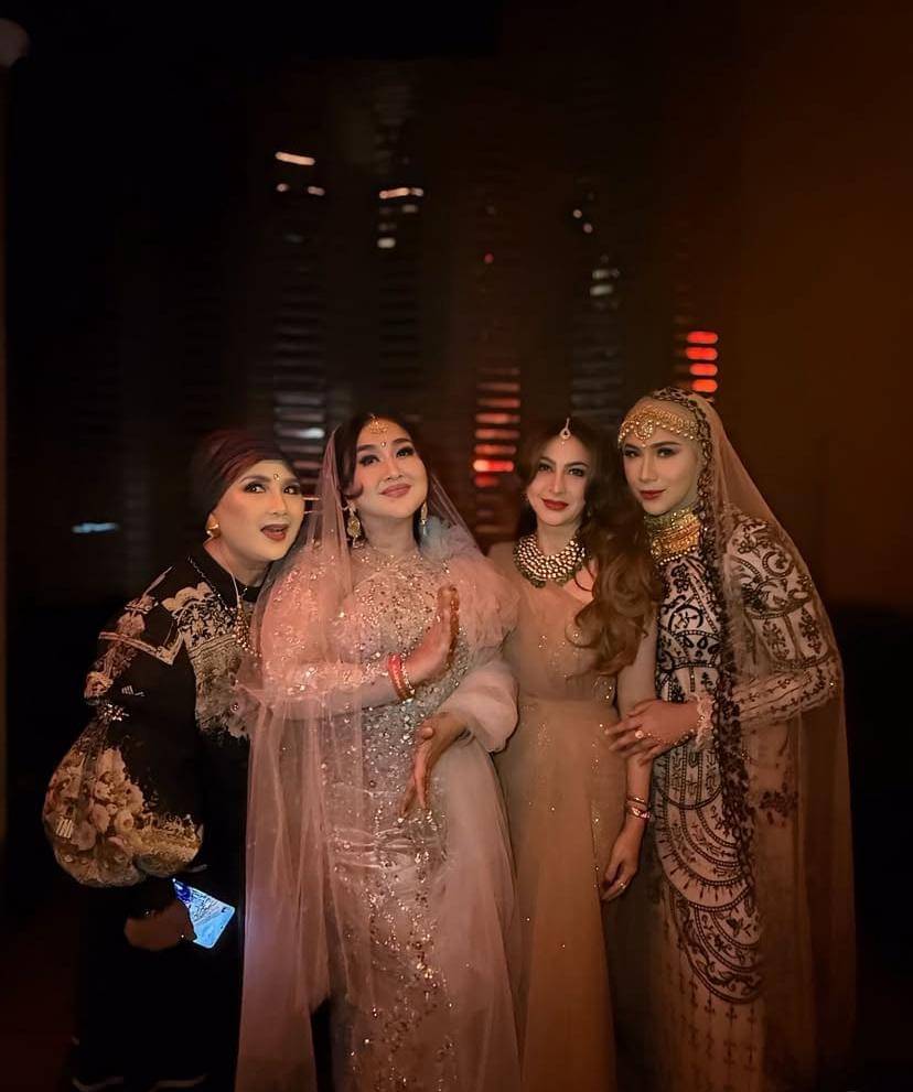 potret artis di pesta Diwali Raam Punjabi