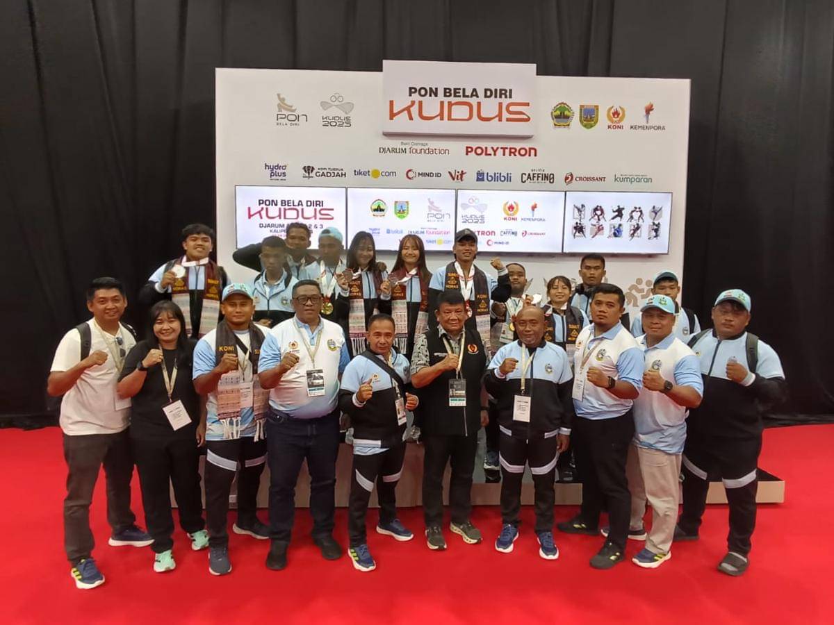 Tim sambo Sumut bersama pengurus KONI Sumut menutup PON Bela Diri dengan capaian manis (dok.SIWO PWI Sumut)
