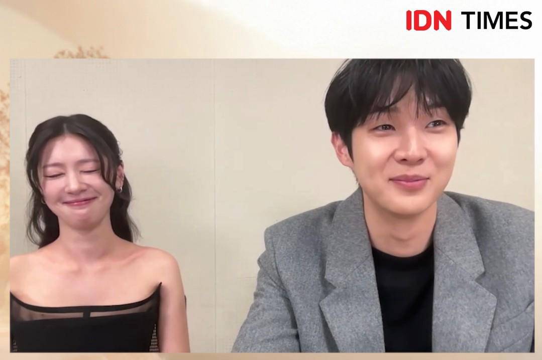 Jung So Min dan Choi Woo Shik dalam wawancara virtual Would You Marry Me?