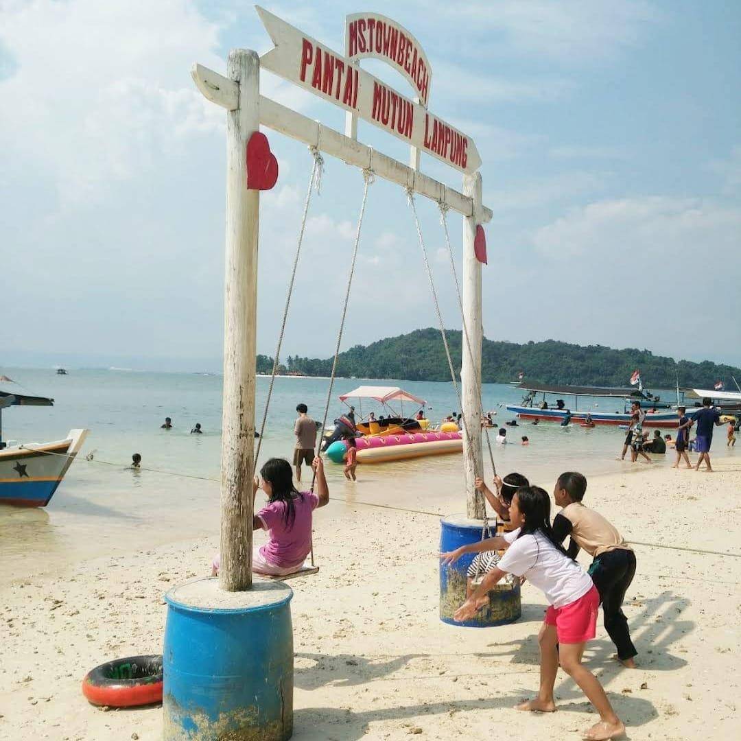 Pantai Mutun Pesawaran Lampung