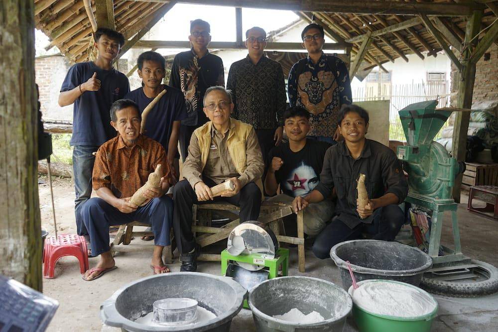  Institut Teknologi Sumatera (Itera) Membantu Petani Singkong Lampung Agar Lewat Inovasi Produksi Tepung Mocaf di Desa Mekar Karya, Kecamatan Waway Karya, Kab.Lampung Timur